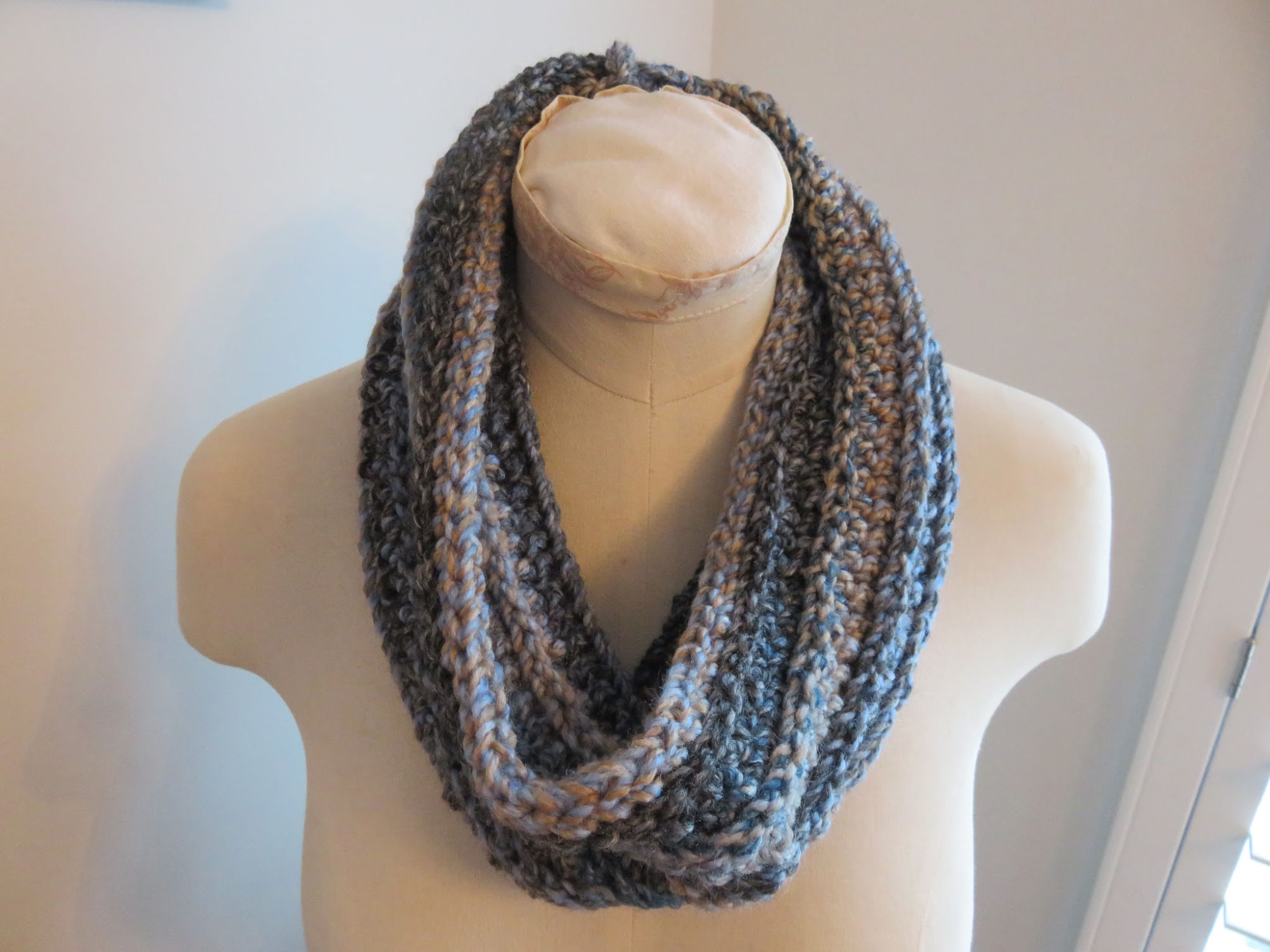 One Stitch Cowl Quick & Easy Crochet a gift in under 2 hours